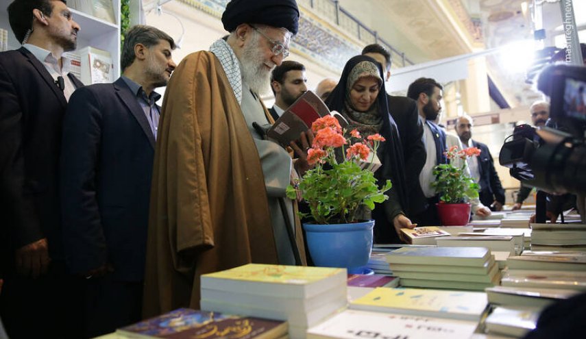 آية الله خامنئي .. القائد والفقيه والمثقف