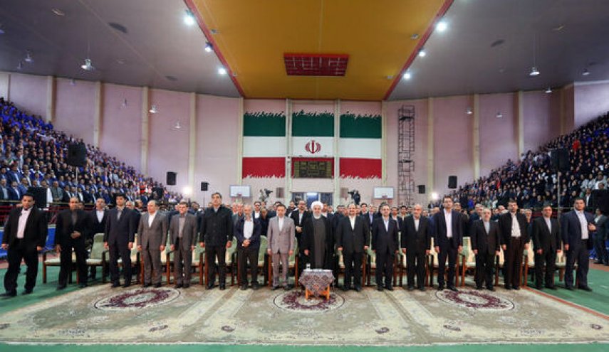 تجلیل روحانی از کارگران و مدیران واحدهای نمونه تولیدی و صنعتی کشور