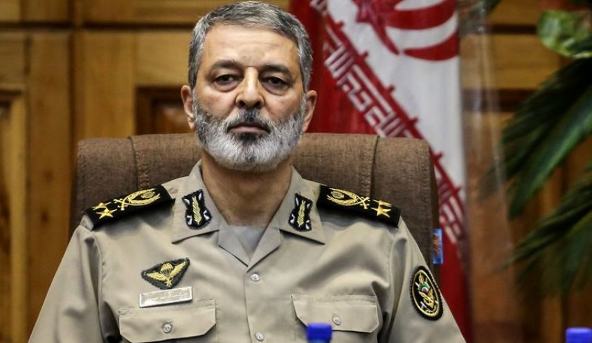 فرمانده کل ارتش: یگان‌ها خود را به سطح استراتژی شب‌حمله‌ای برسانند/ تهدیدات جدی است