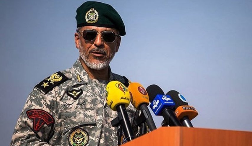 دریادار سیاری: هیچ قدرتی اجازه نزدیکی به مرزهای آبی کشور را ندارد