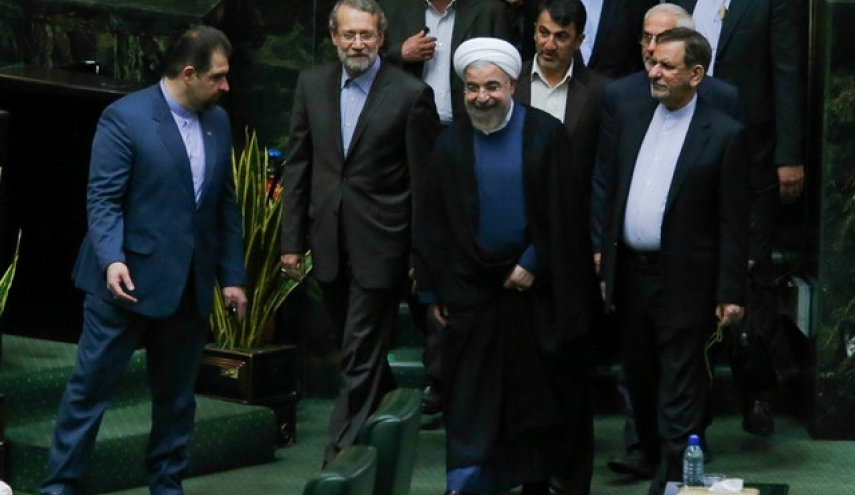 نشست مشترک دولت و مجلس برای قیمت بنزین