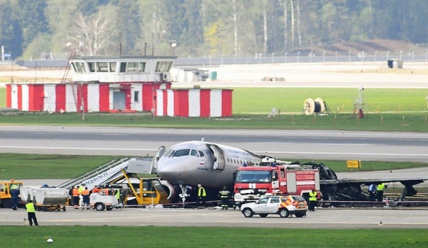 توقيف صحفي انتحل صفة أمنية لمعرفة تفاصيل كارثة طائرة سوبرجت-100 الروسية 