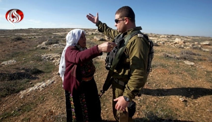 صهیونیست ها 15 خانواده فلسطینی را از منازلشان بیرون کردند