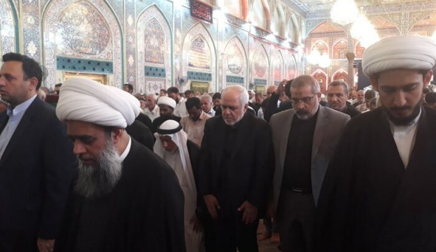 ظریف در جمع زوار در عتبات عالیات +عکس
