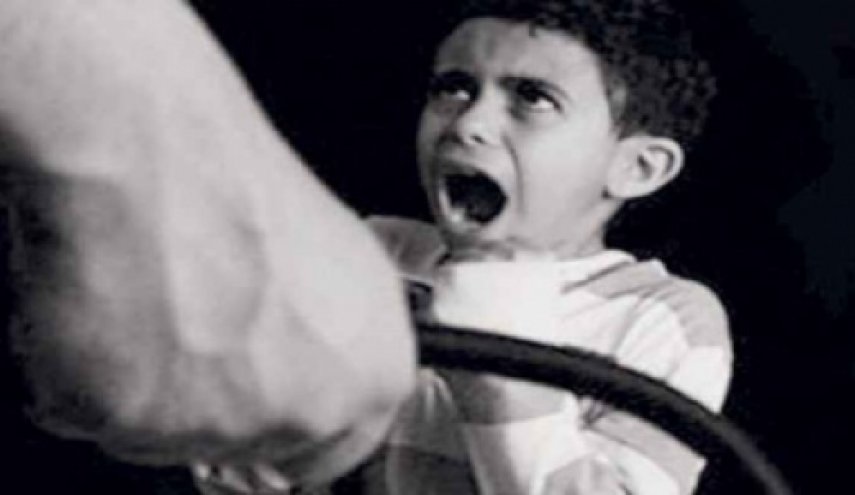 اب يضرب ابنه حتى الموت في كربلاء بالاشتراك مع زوجته
