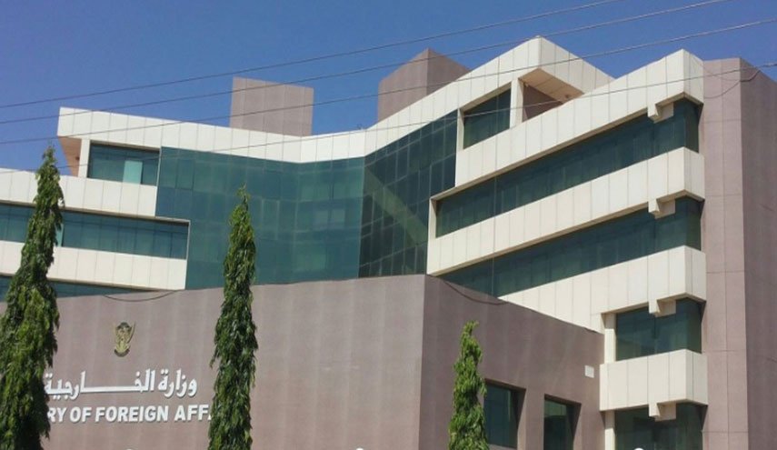 الخرطوم تؤكد استدعاء سفيرها لدى الدوحة وتغلق مكتب 'الجزيرة'