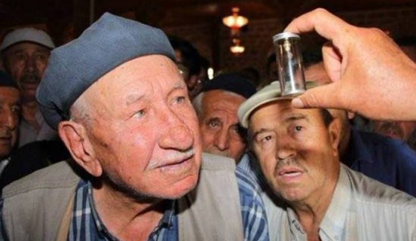 بالصور.. عرض شعرة من لحية النبي (ص) بمسجد في تركيا