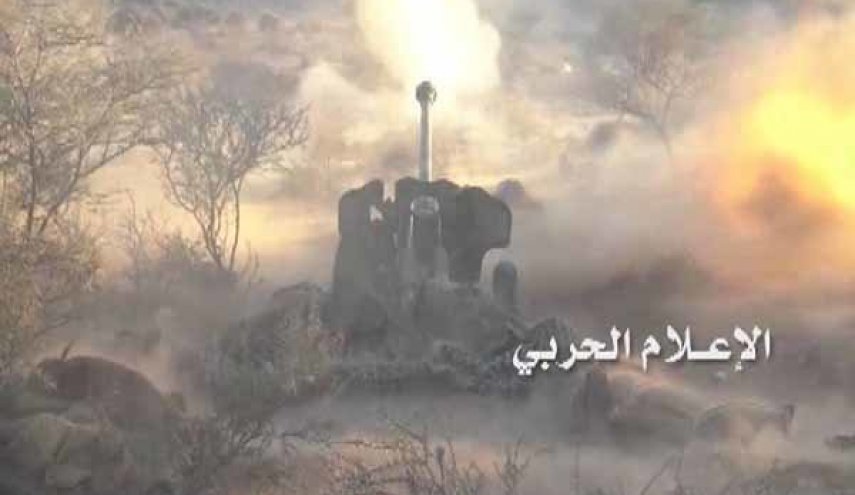 مواضع مزدوران آل سعود در عسیر زیر ضربات پهپادی و توپخانه یمنی‌ها
