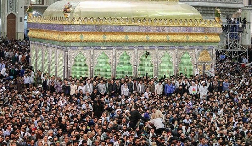 مراسم سالگرد ارتحال امام خمینی(ره) با حضور پرشور مردم آغاز شد