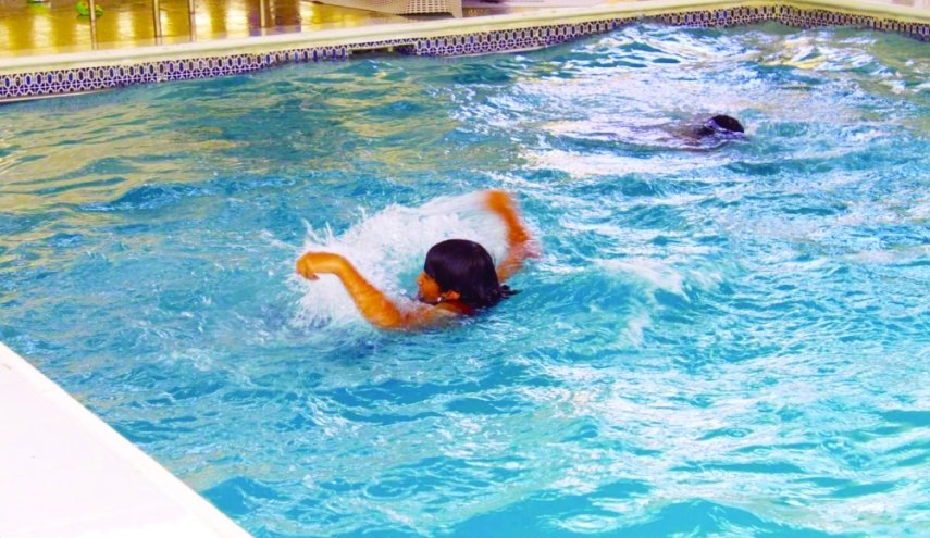 الطب يحذر من ابتلاع مياه حوض السباحة
