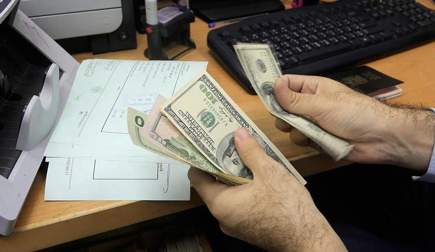 السعودية تشدد خناقها اكثر على الفلسطينيين وتعرقل التحويلات المالية لغزة