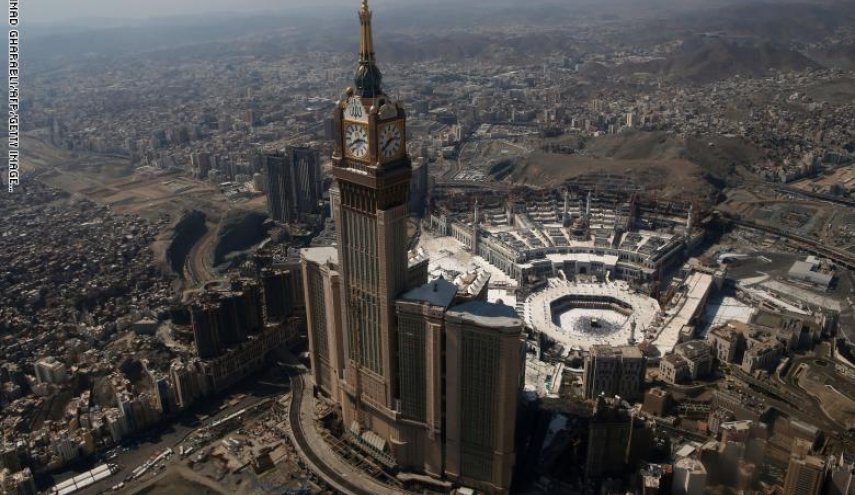حساب إسرائيلي ينشر صورة لمكة والمدينة بمكتبة إسرائيلية
