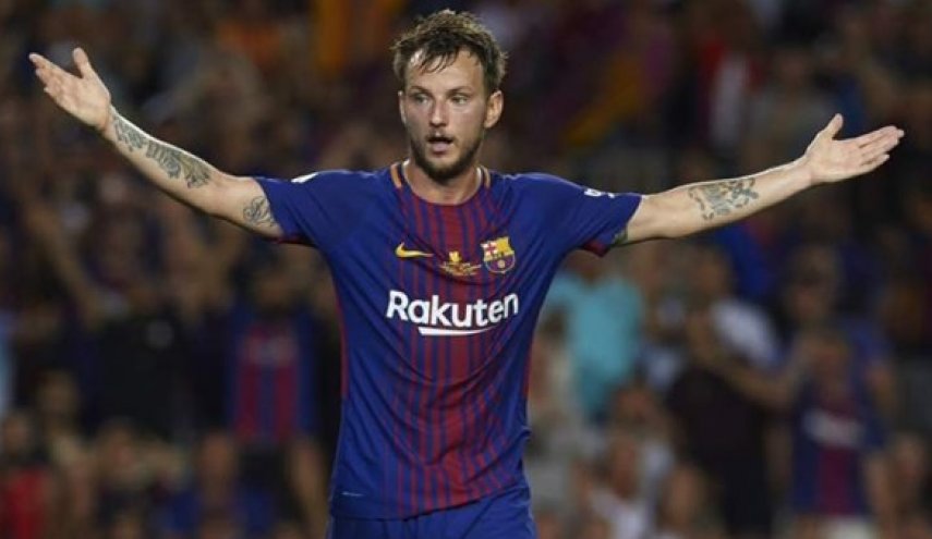 شاهد نجم برشلونة راكيتيتش بالزي العربي 