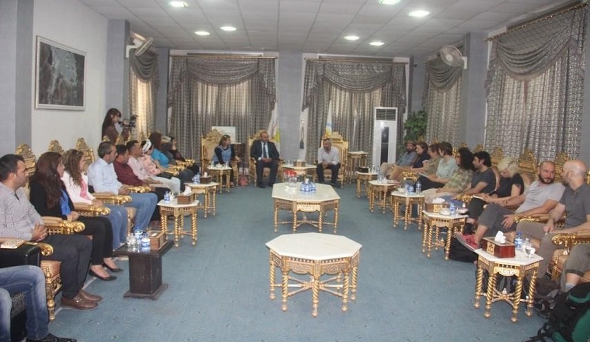 وفد غربي يزور عين العرب بريف حلب ويجتمع مع 