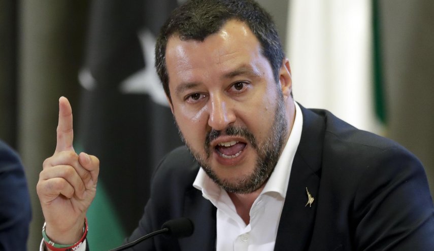 إيطاليا تتبنى قانونا يعاقب منقذي المهاجرين في البحر
