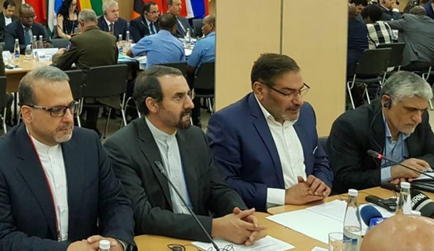 شمخانی: کشورهای مستقل جلوی هیولای وحشی تروریسم اقتصادی را بگیرند
