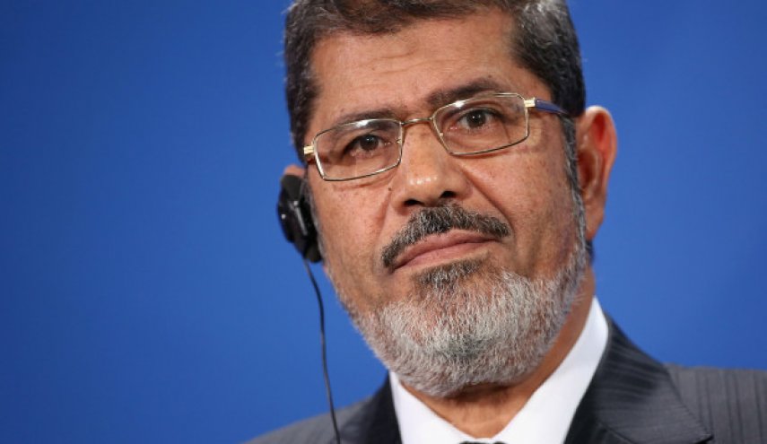 پیکر محمد مرسی بیش از 20 دقیقه روی زمین افتاده بود