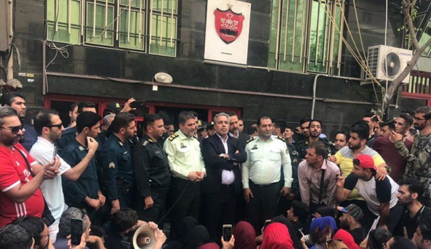 عرب در جمع هواداران: یک میلیون فحش برای من ارسال شده، تهدید به مرگ شدم