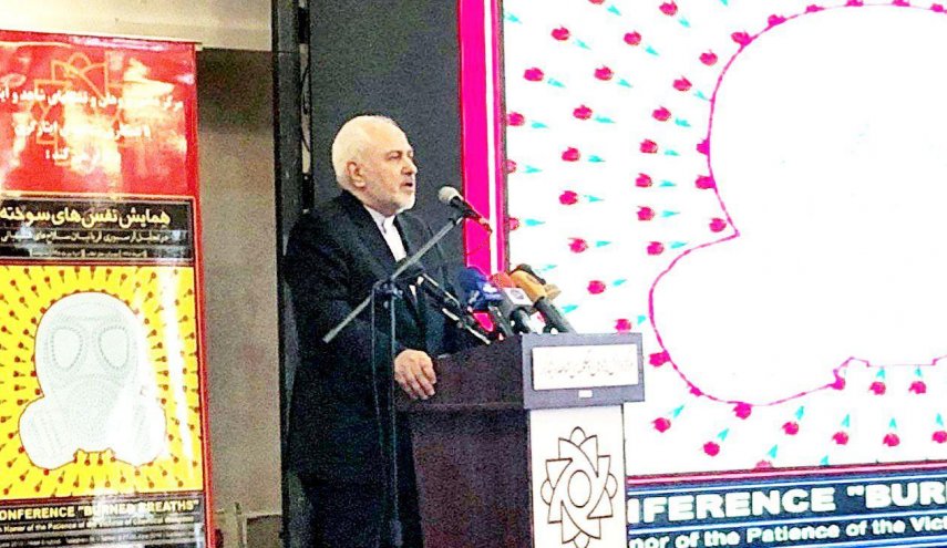 ظریف خطاب به غربی‌ها: مردم ما چگونه حرف های شما در مخالفت با سلاح های کشتارجمعی را باور کنند!؟