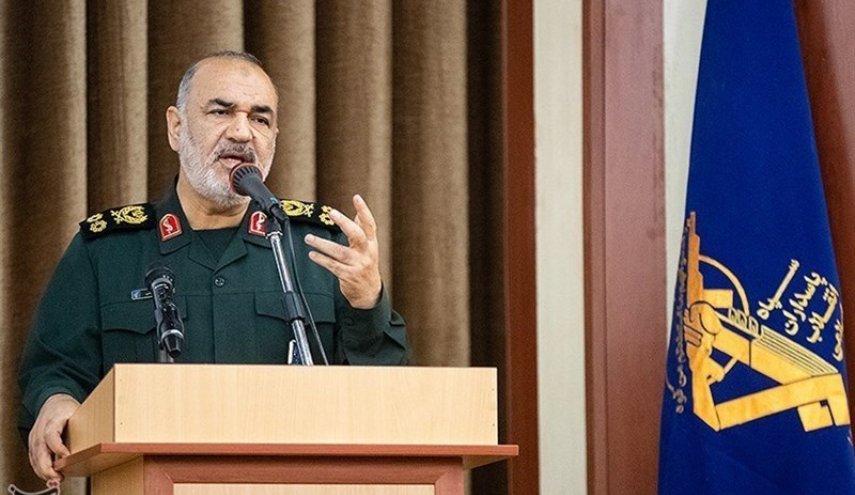 قدردانی سرلشکر سلامی از نیروهای هوافضا و دریایی سپاه در پی انهدام و کشف بقایای پهپاد متجاوز آمریکایی
