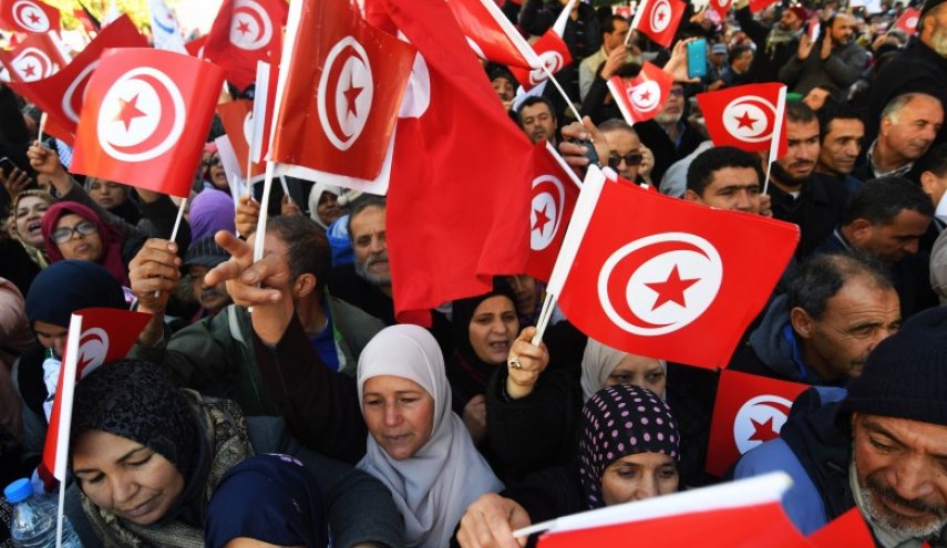 فوضى دستورية وزحمة مرشّحين في الشارع التونسي