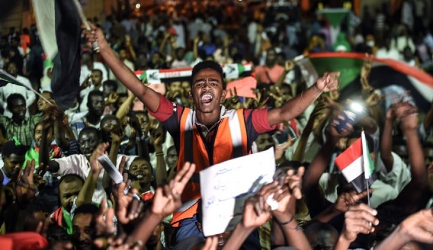 دول الخليج الفارسي تنقل صراعاتها للسودان 