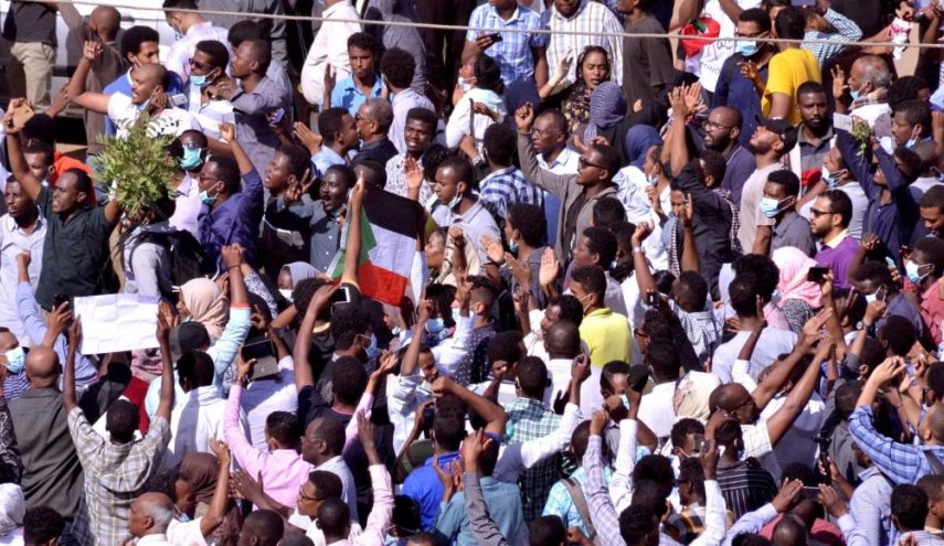 آلاف السودانيين يتظاهرون في الخرطوم استعداداً لمليونية 'العدالة أولاً'
