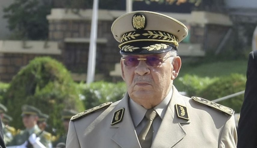 الرئيس الجزائري المؤقت ينهي مهام 5 قادة عسكريين كبار 