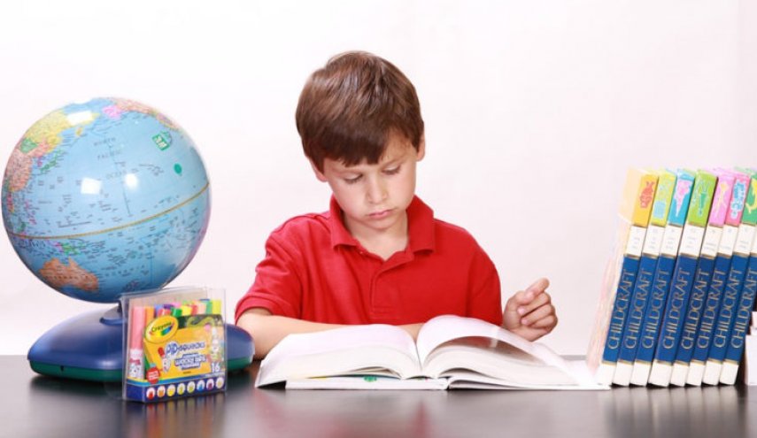كم لغة يمكن أن يتعلمها طفلك قبل السادسة؟