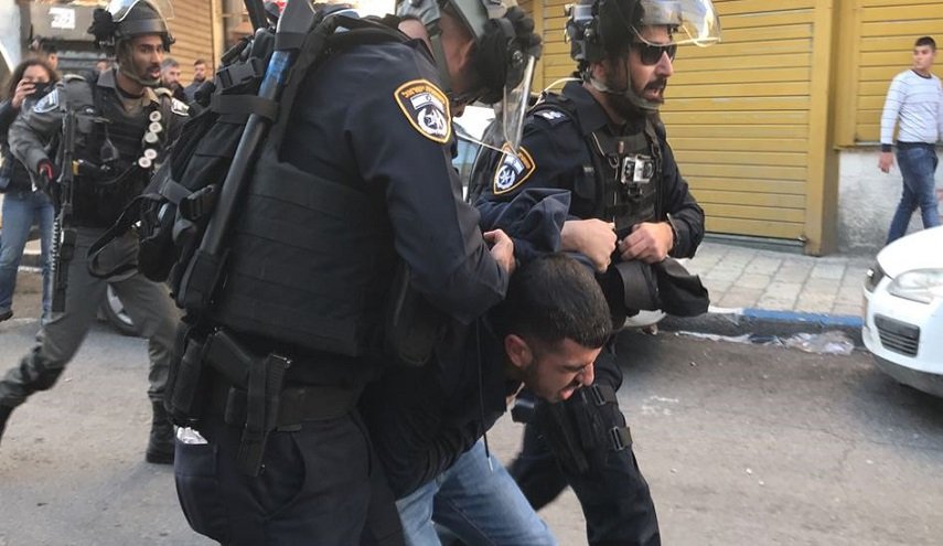 اعتقال مقدسيين وفرض الغرامة والحبس المنزلي على طفلة
