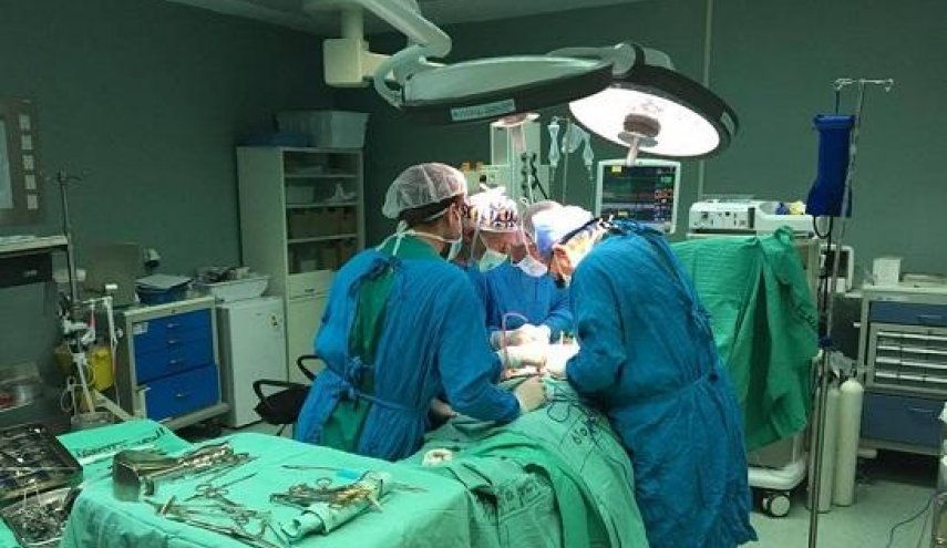 أطباء يزيلون 1.6 كيلو مجوهرات من معدة سيدة!