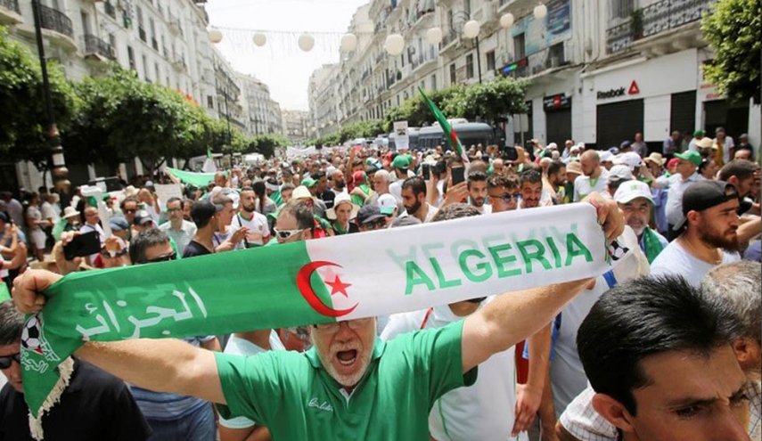 الاسبوع الـ 25 من الاحتجاجات بالجزائر ومطالب بالعصيان المدني