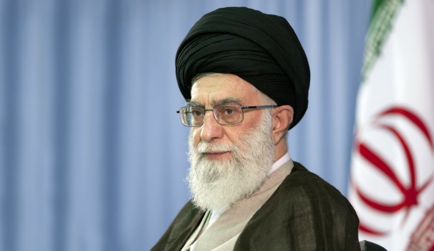 رهبرانقلاب: کم ندیدیم افرادی که چشمشان به پول خورد و از این رو به آن رو شدند!