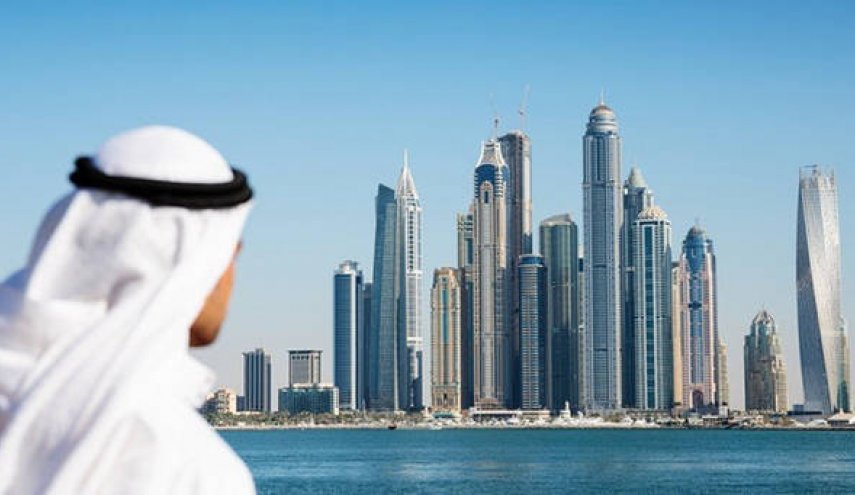 صورة/ إعلان وسط دبي 'يتاجر بصحة المرضى' ويثير غضب إماراتيين
