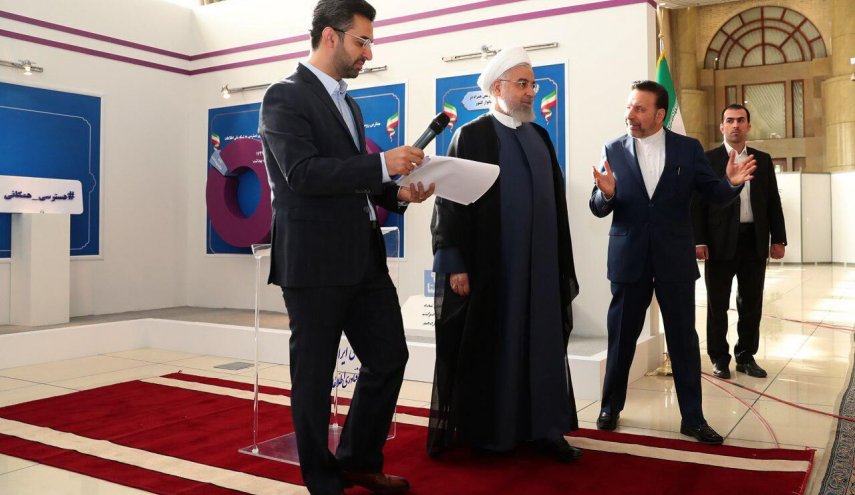 رئيس الجمهورية يتفقد معرض انجازات الحكومة