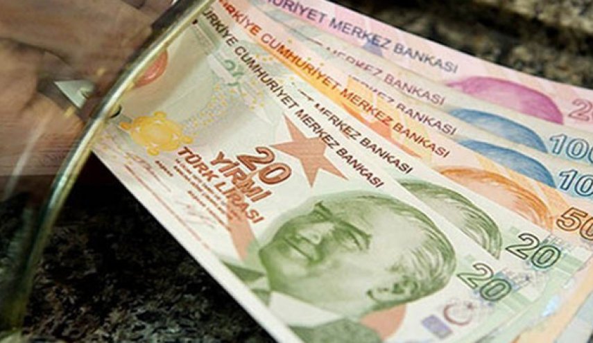 الليرة التركية.. هبوط قياسي وبواعث قلق بعد الدوامة العاتية
