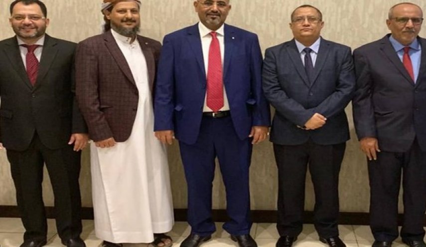 خروج رهبران «شورای انتقالی» از یمن بوسیله هواپیمای اماراتی