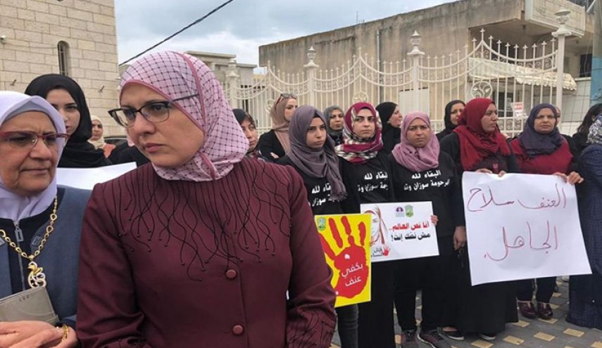 الاحتلال يقمع فعالية سلمية بالقدس منددة بقتل النساء