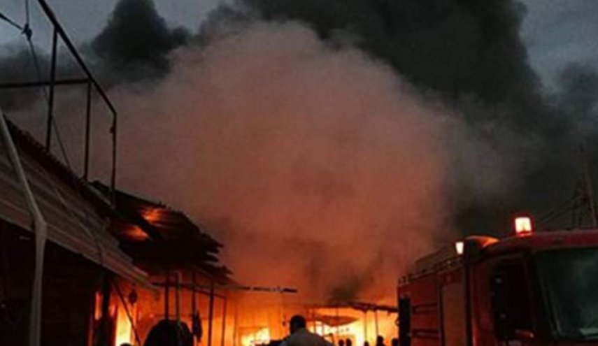 بالصور.. الدفاع المدني العراقي يسطر على حريق بفندق في كربلاء
