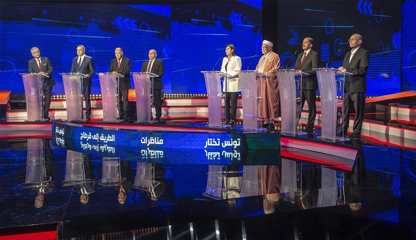 الشعب التونسي يتابع مناظرات المرشحين في ذروة الحملة الانتخابية 