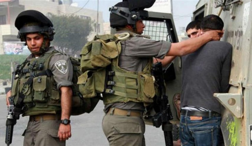 الإحتلال يعتقل 14 فلسطينيا خلال حملة في الضفة الغربية
