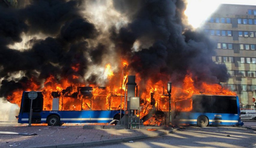 فجروا عبوة ناسفة وقتلوا 14 مدنيا وعبروا عن اسفهم لذلك