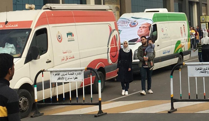 بسبب غاز مجهول... نقل 85 عاملا مصريا إلى المستشفيات
