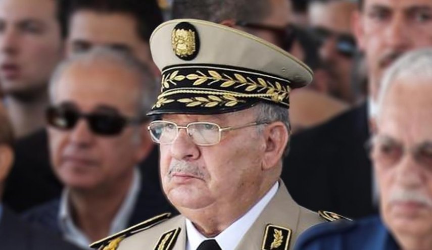 قائد أركان الجيش الجزائري يأمر بمنع متظاهري المدن الأخرى من دخول العاصمة