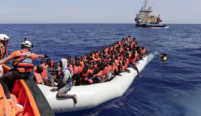 اعتراض قارب على متنه 35 “حرّاكَا” بسواحل الداخلة المغربية

