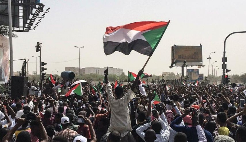 حملة إقالات واستقالات في السودان: على طريق تفكيك «الدولة العميقة»؟
