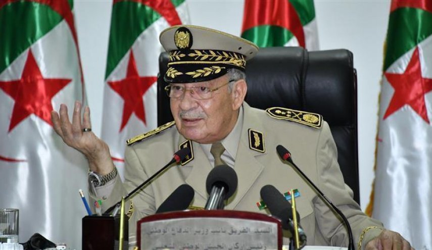 قايد صالح: نلمح اليوم أفق المستقبل الواعد الذي ينتظر الشعب
