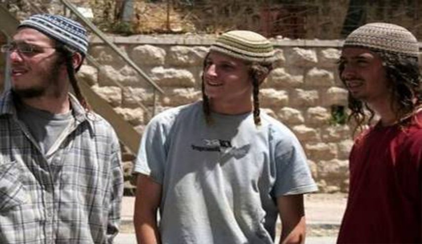 مستوطنون يعتدون على أطفال بالخليل