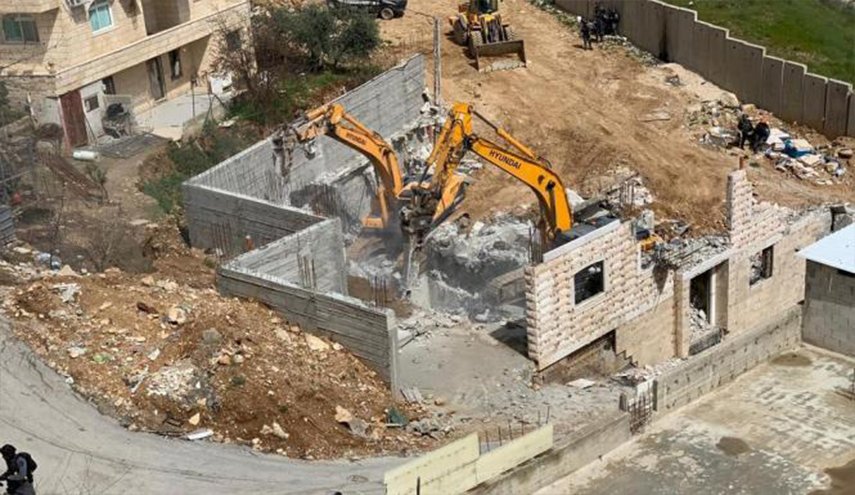 الاحتلال يهدم منزلا قيد الإنشاء شمال الخليل