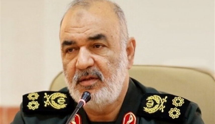 عدم اعتماد به بیگانگان عامل استقلال کشور است/ باید به سمت تولید شناورهای بدون سرنشین حرکت کنیم

